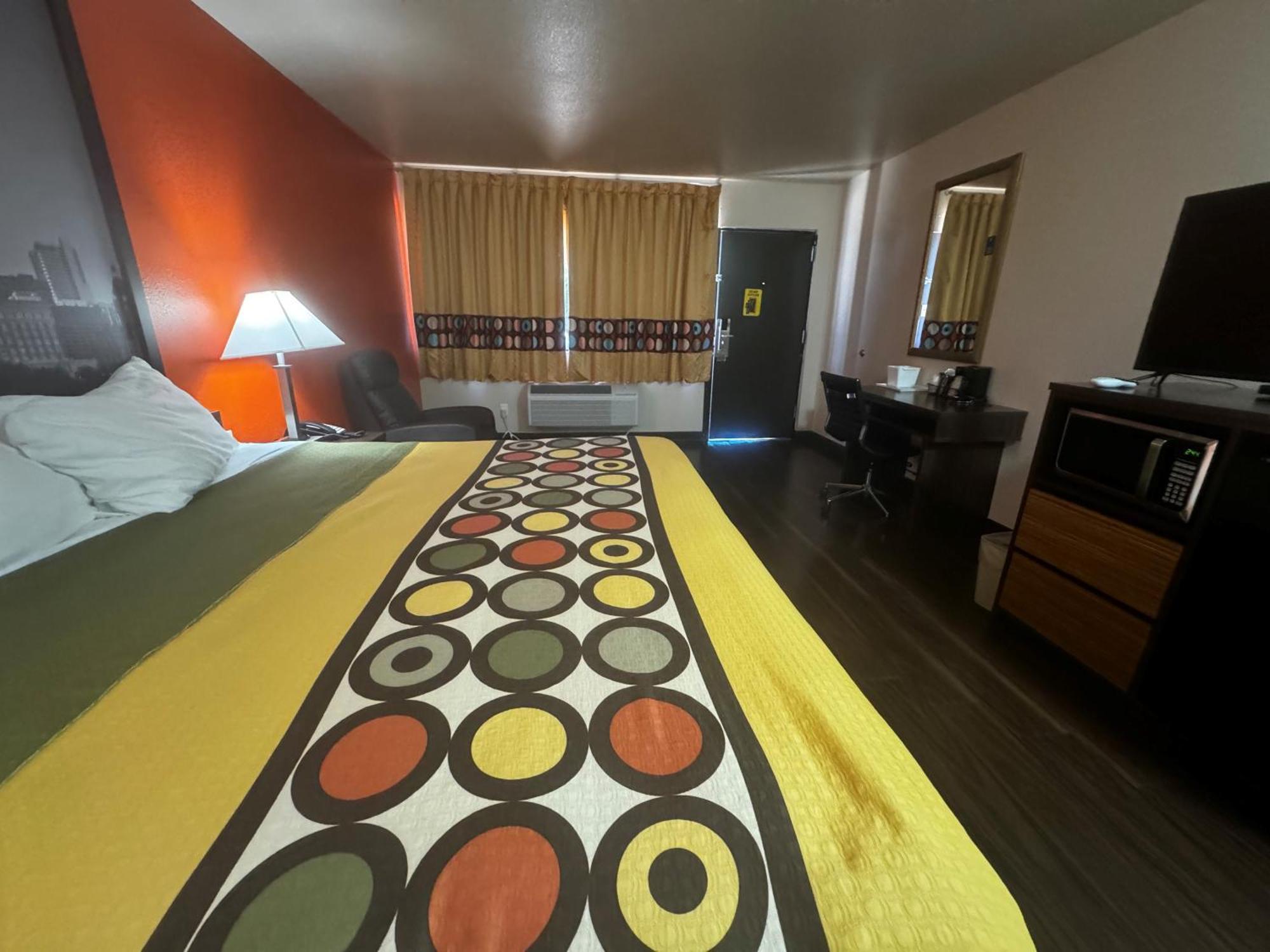 Super 8 By Wyndham Giddings Hotell Exteriör bild